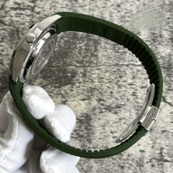 Seiko Aquanaut Green Dial - Image 12